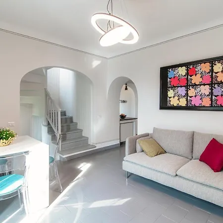 La Casa Della Bruna, Wonderful View & Parking בלביו