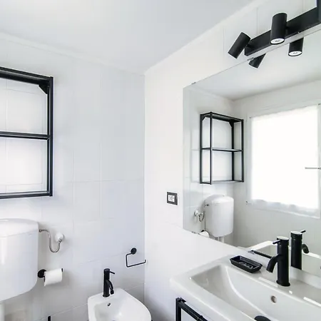 La Casa Della Bruna, Wonderful View & Parking בית נופש בלביו