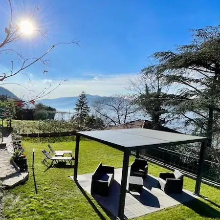 בית נופש La Casa Della Bruna, Wonderful View & Parking בלביו